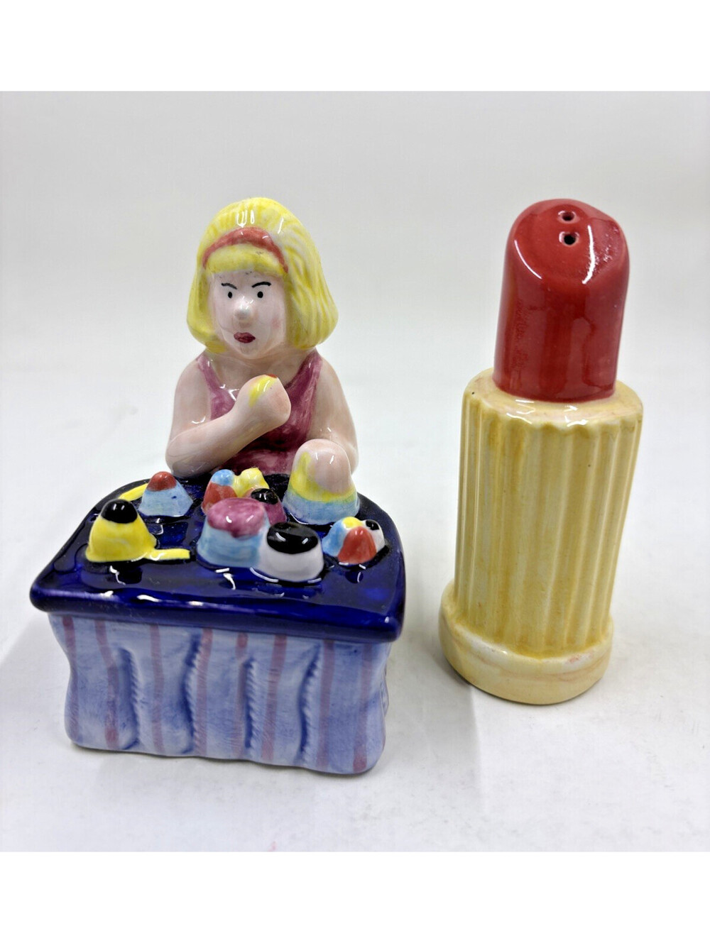 Vanity Lipstick Salt Pepper Shaker Set Lady Girly Kitsch Makeup Omnibus OCI